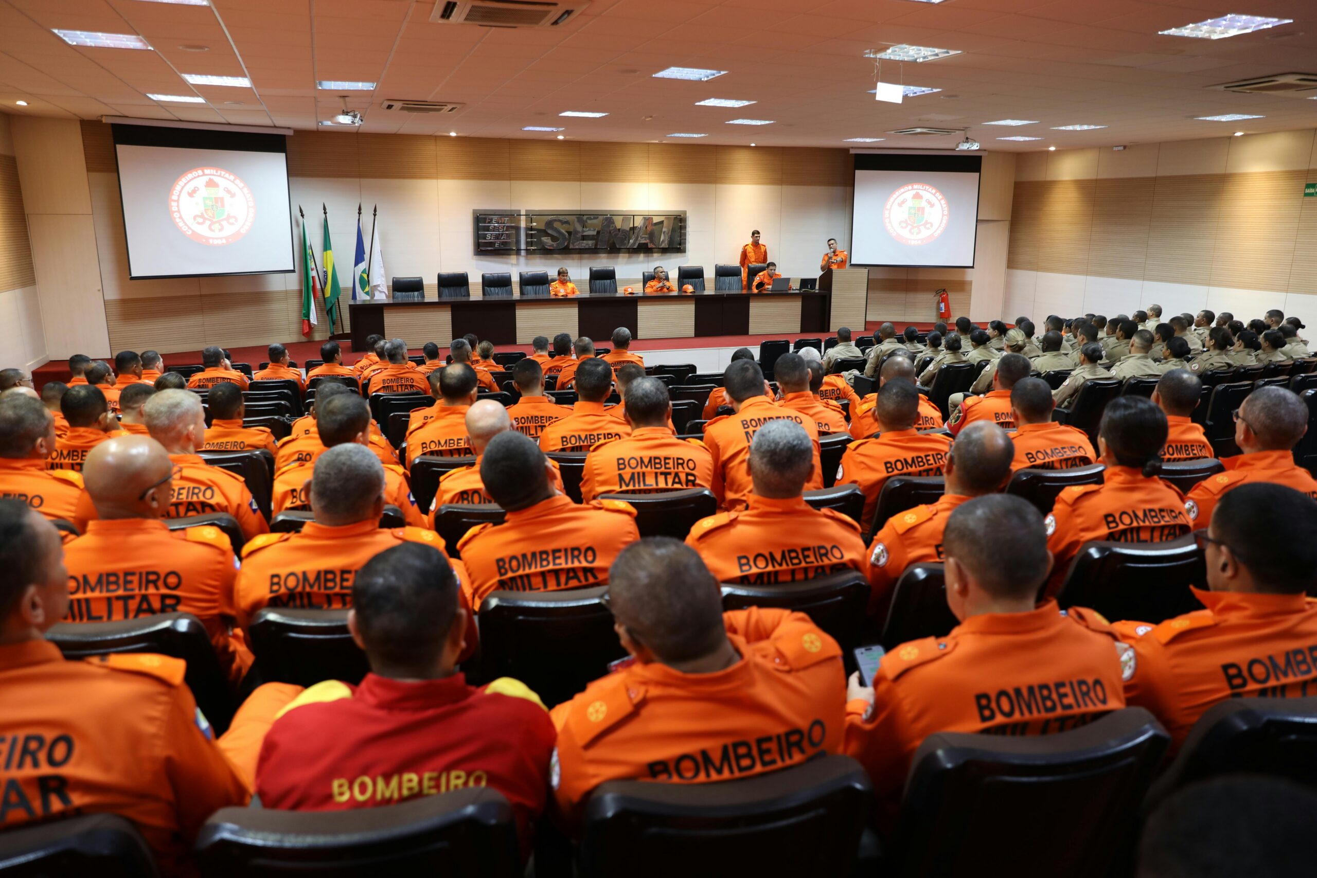 Firefighters in orange uniforms attend a strategic training session in Mato Grosso, Brazil.